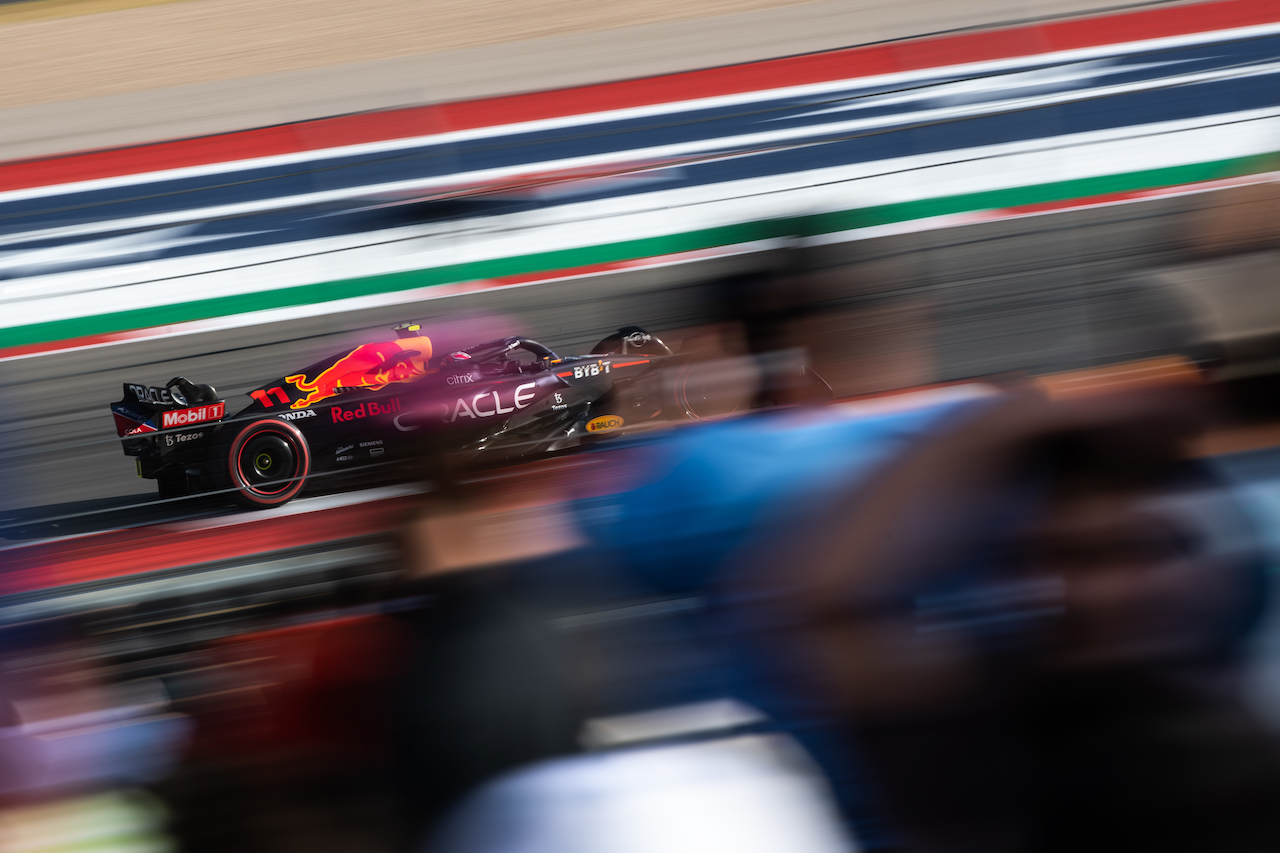 GP STATI UNITI, Sergio Perez (MEX) Red Bull Racing RB18.
22.10.2022. Formula 1 World Championship, Rd 19, United States Grand Prix, Austin, Texas, USA, Qualifiche Day.
- www.xpbimages.com, EMail: requests@xpbimages.com © Copyright: Price / XPB Images