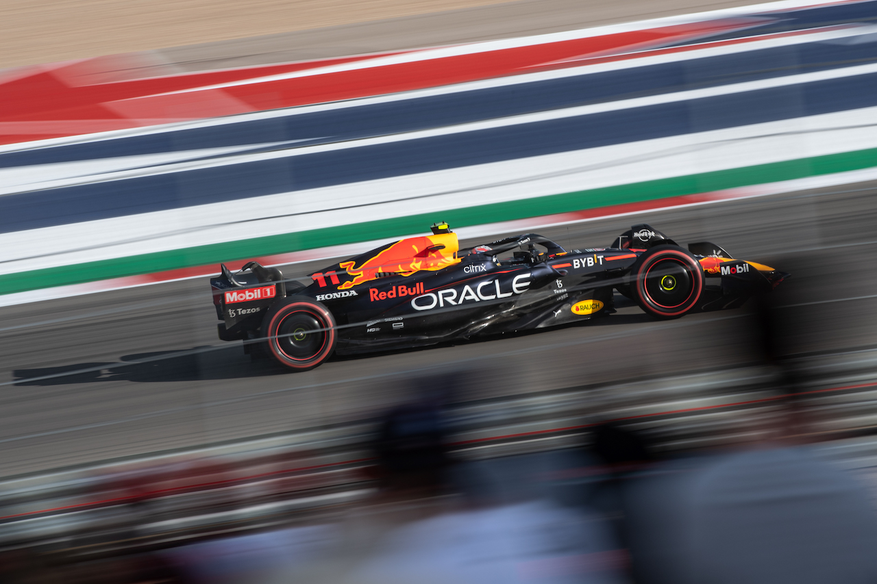 GP STATI UNITI, Sergio Perez (MEX) Red Bull Racing RB18.
22.10.2022. Formula 1 World Championship, Rd 19, United States Grand Prix, Austin, Texas, USA, Qualifiche Day.
- www.xpbimages.com, EMail: requests@xpbimages.com © Copyright: Price / XPB Images