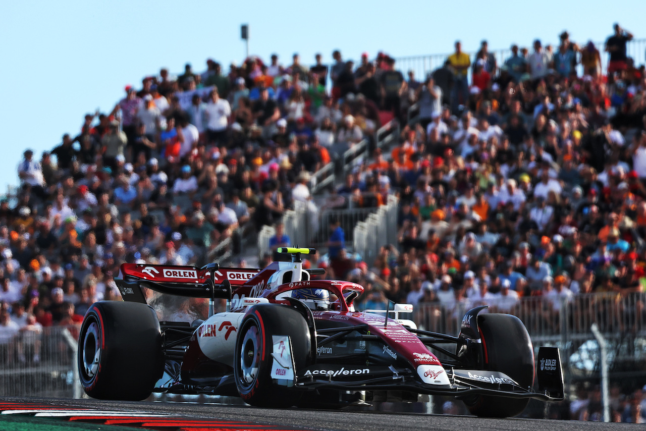 GP STATI UNITI, Guanyu Zhou (CHN) Alfa Romeo F1 Team C42.
22.10.2022. Formula 1 World Championship, Rd 19, United States Grand Prix, Austin, Texas, USA, Qualifiche Day.
 - www.xpbimages.com, EMail: requests@xpbimages.com © Copyright: Coates / XPB Images