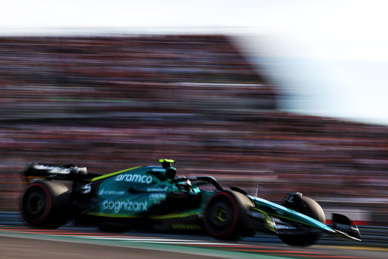 GP STATI UNITI, Sebastian Vettel (GER) Aston Martin F1 Team AMR22.
22.10.2022. Formula 1 World Championship, Rd 19, United States Grand Prix, Austin, Texas, USA, Qualifiche Day.
 - www.xpbimages.com, EMail: requests@xpbimages.com © Copyright: Coates / XPB Images