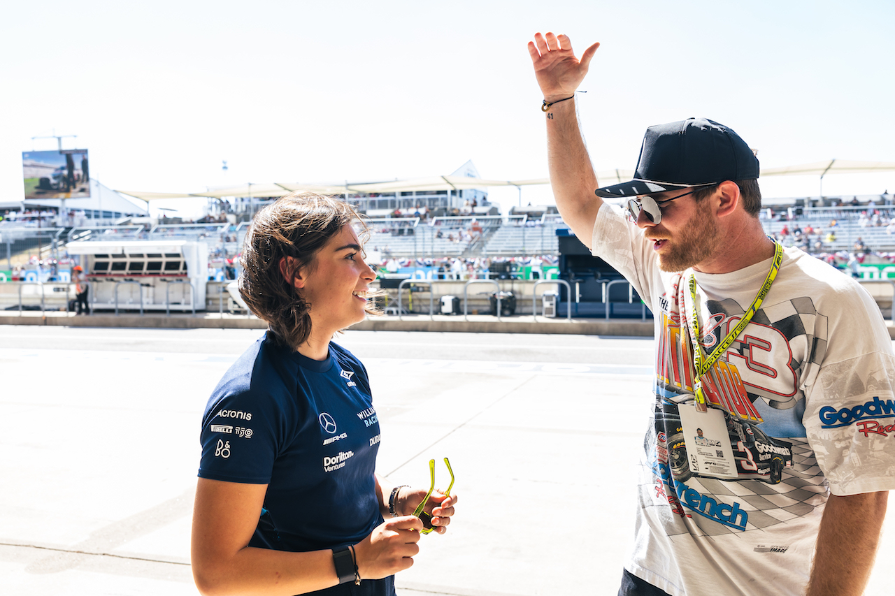 GP STATI UNITI, (L to R): Jamie Chadwick (GBR) Williams Racing Development Driver with Conor Daly (USA) IndyCar Driver.
22.10.2022. Formula 1 World Championship, Rd 19, United States Grand Prix, Austin, Texas, USA, Qualifiche Day.
- www.xpbimages.com, EMail: requests@xpbimages.com © Copyright: Bearne / XPB Images