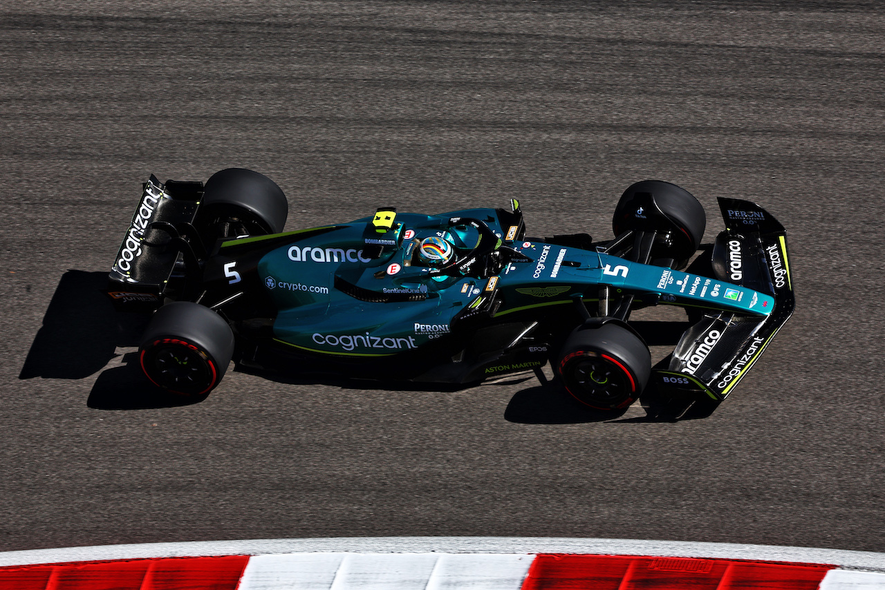 GP STATI UNITI, Sebastian Vettel (GER) Aston Martin F1 Team AMR22.
22.10.2022. Formula 1 World Championship, Rd 19, United States Grand Prix, Austin, Texas, USA, Qualifiche Day.
 - www.xpbimages.com, EMail: requests@xpbimages.com © Copyright: Coates / XPB Images