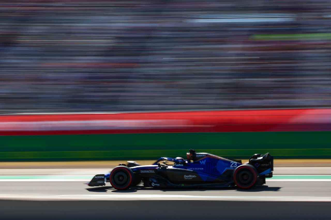 GP STATI UNITI, Alex Albon (THA), Williams F1 Team 
22.10.2022. Formula 1 World Championship, Rd 19, United States Grand Prix, Austin, Texas, USA, Qualifiche Day.
- www.xpbimages.com, EMail: requests@xpbimages.com ¬© Copyright: Charniaux / XPB Images