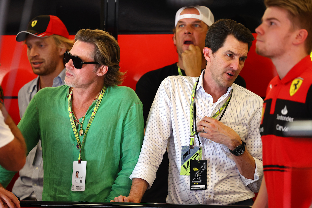 GP STATI UNITI, (L to R): Brad Pitt (USA) Actor e Joseph Kosinski (USA) Filmmaker.
22.10.2022. Formula 1 World Championship, Rd 19, United States Grand Prix, Austin, Texas, USA, Qualifiche Day.
- www.xpbimages.com, EMail: requests@xpbimages.com © Copyright: Batchelor / XPB Images