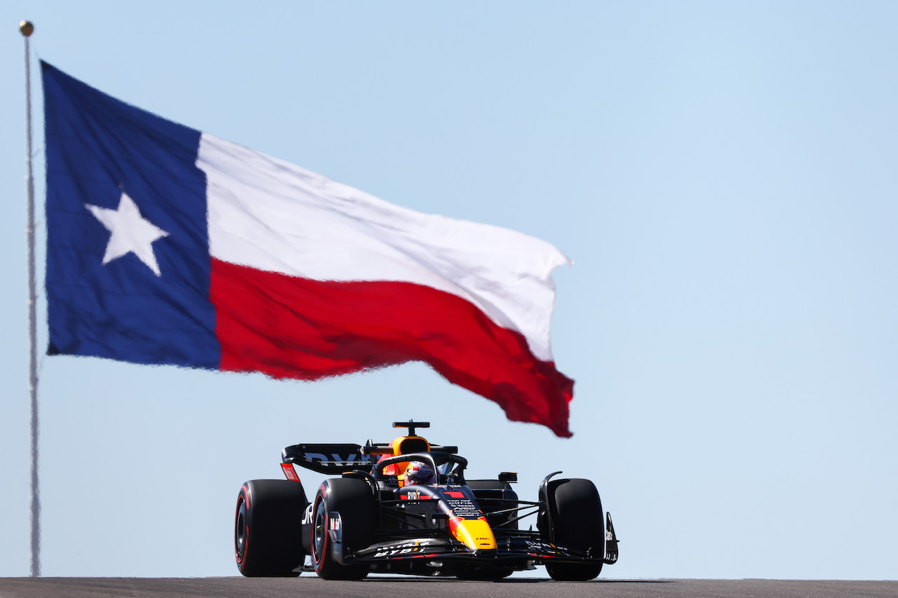 GP STATI UNITI, Max Verstappen (NLD), Red Bull Racing 
21.10.2022. Formula 1 World Championship, Rd 19, United States Grand Prix, Austin, Texas, USA, Practice Day.
- www.xpbimages.com, EMail: requests@xpbimages.com ¬© Copyright: Charniaux / XPB Images