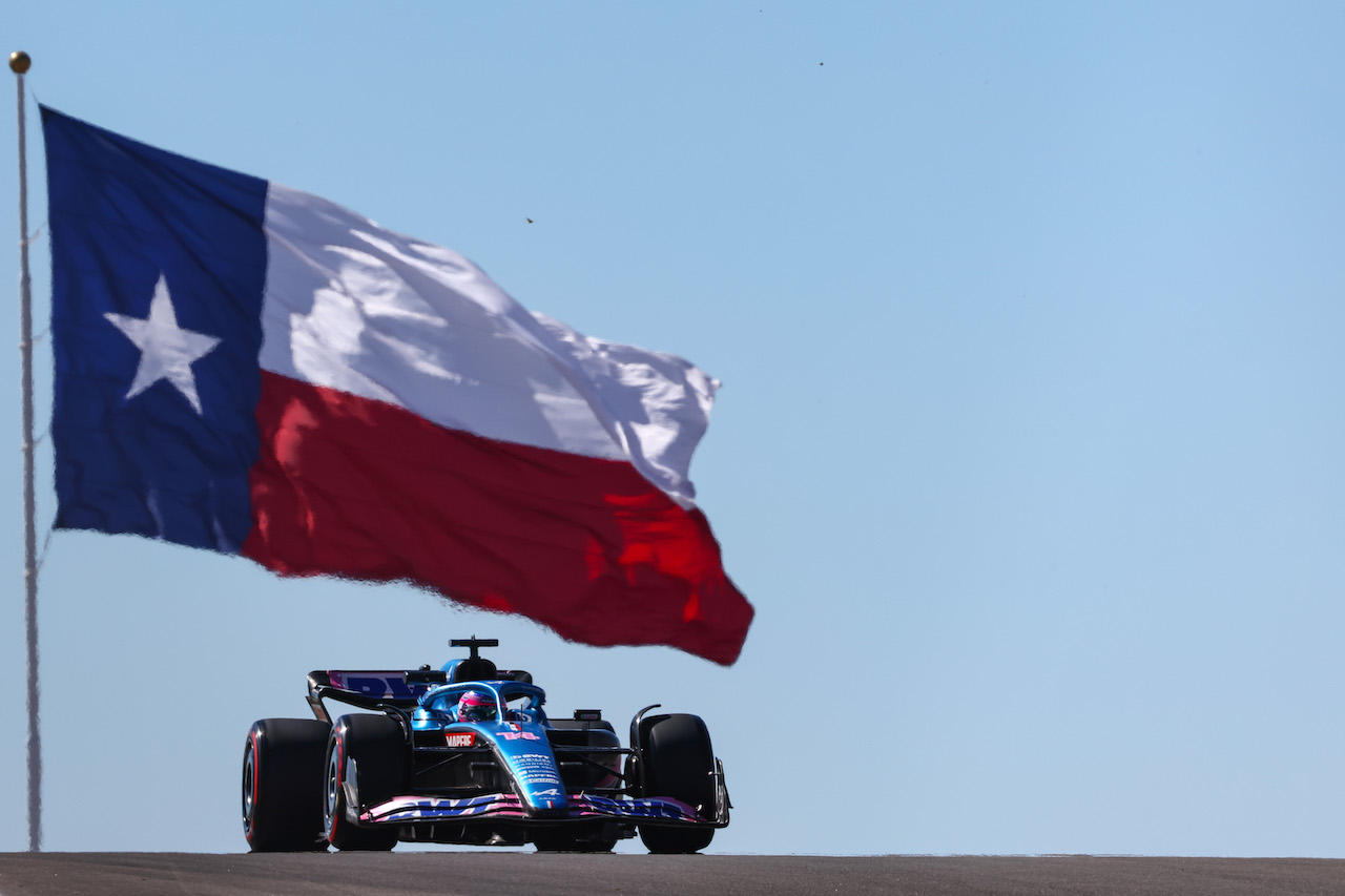 GP STATI UNITI, Fernando Alonso (ESP), Alpine F1 Team 
21.10.2022. Formula 1 World Championship, Rd 19, United States Grand Prix, Austin, Texas, USA, Practice Day.
- www.xpbimages.com, EMail: requests@xpbimages.com ¬© Copyright: Charniaux / XPB Images