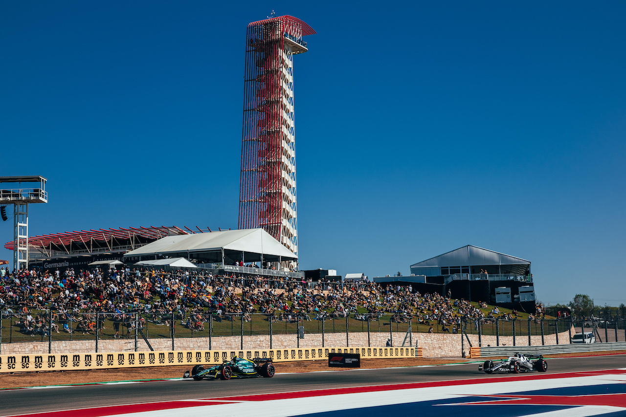 GP STATI UNITI, Sebastian Vettel (GER) Aston Martin F1 Team AMR22.
21.10.2022. Formula 1 World Championship, Rd 19, United States Grand Prix, Austin, Texas, USA, Practice Day.
- www.xpbimages.com, EMail: requests@xpbimages.com © Copyright: Bearne / XPB Images