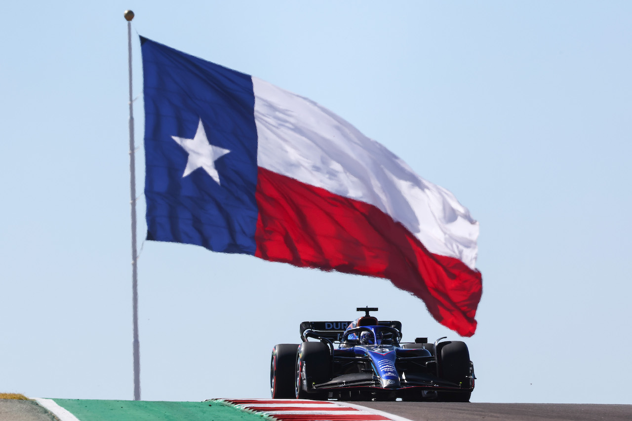 GP STATI UNITI, Alex Albon (THA), Williams F1 Team 
21.10.2022. Formula 1 World Championship, Rd 19, United States Grand Prix, Austin, Texas, USA, Practice Day.
- www.xpbimages.com, EMail: requests@xpbimages.com ¬© Copyright: Charniaux / XPB Images