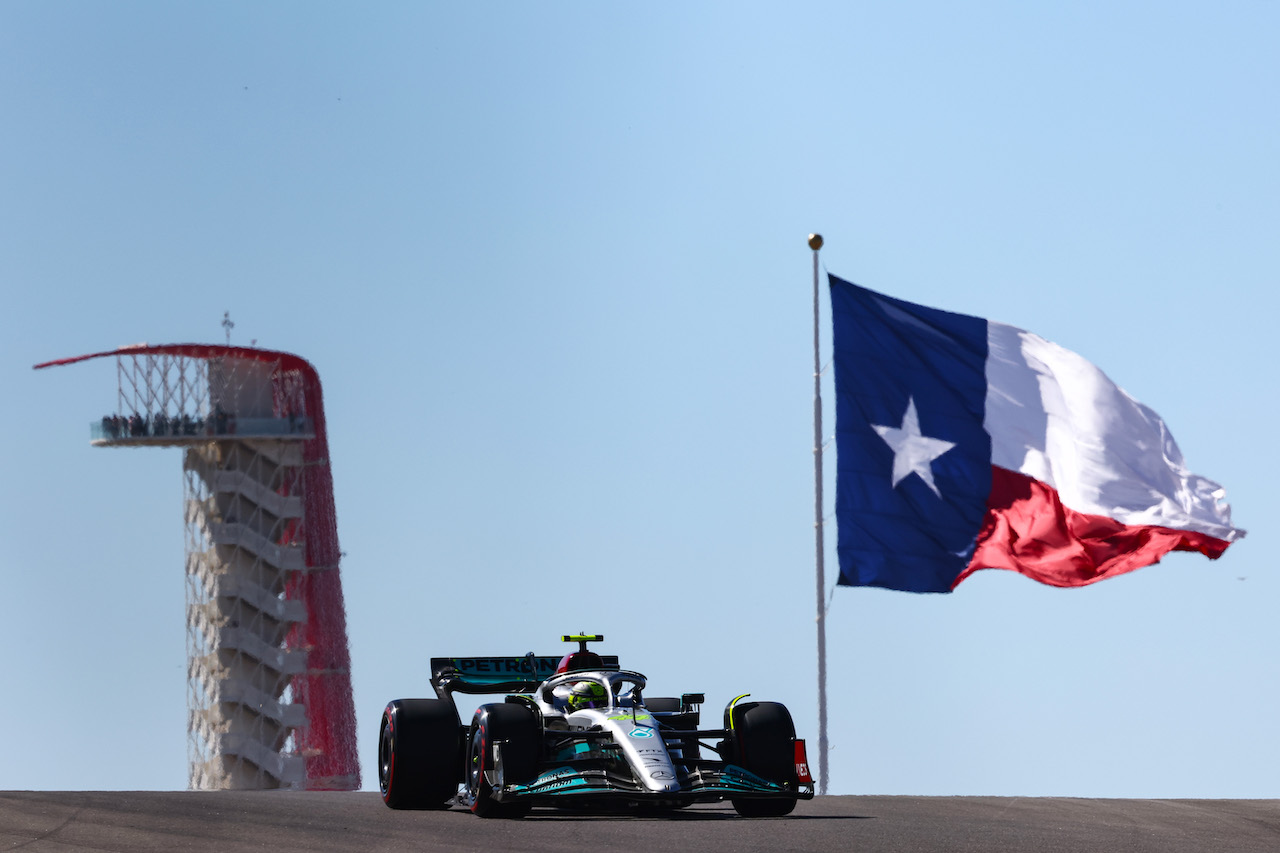 GP STATI UNITI, Lewis Hamilton (GBR), Mercedes AMG F1  
21.10.2022. Formula 1 World Championship, Rd 19, United States Grand Prix, Austin, Texas, USA, Practice Day.
- www.xpbimages.com, EMail: requests@xpbimages.com © Copyright: Charniaux / XPB Images