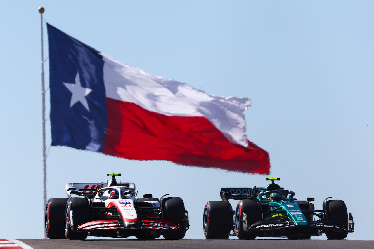GP STATI UNITI, Mick Schumacher (GER), Haas F1 Team e Sebastian Vettel (GER), Aston Martin F1 Team 
21.10.2022. Formula 1 World Championship, Rd 19, United States Grand Prix, Austin, Texas, USA, Practice Day.
- www.xpbimages.com, EMail: requests@xpbimages.com ¬© Copyright: Charniaux / XPB Images