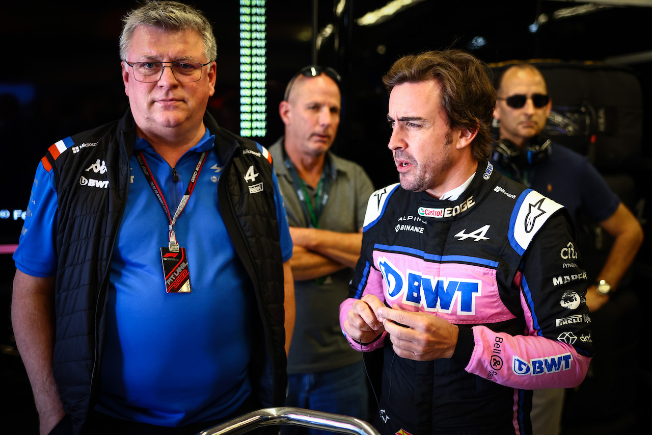 GP STATI UNITI, Otmar Szafnauer (USA) Alpine F1 Team, Team Principal e Fernando Alonso (ESP), Alpine F1 Team 
21.10.2022. Formula 1 World Championship, Rd 19, United States Grand Prix, Austin, Texas, USA, Practice Day.
- www.xpbimages.com, EMail: requests@xpbimages.com ¬© Copyright: Charniaux / XPB Images
