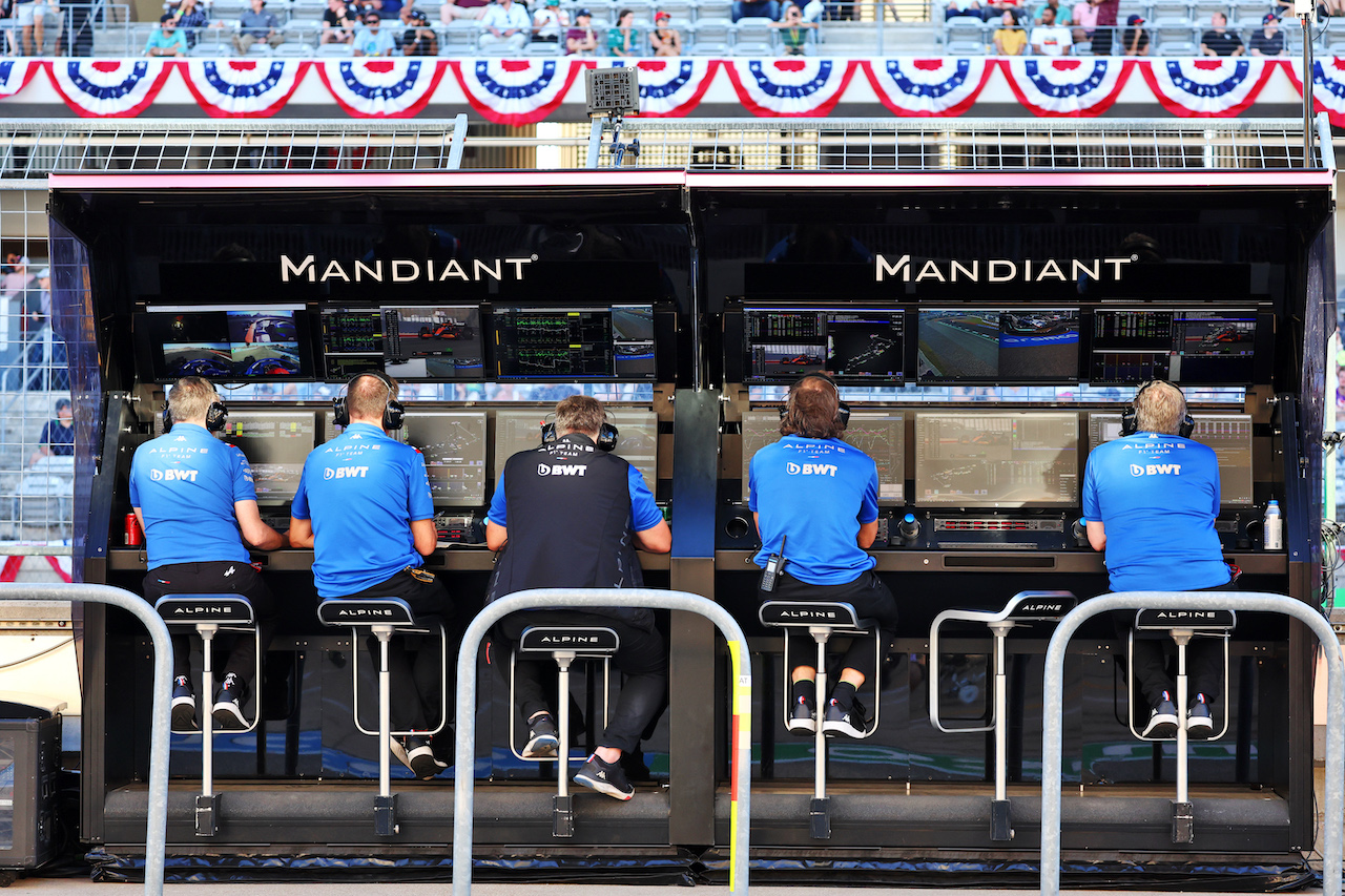 GP STATI UNITI, Alpine F1 Team pit gantry.
21.10.2022. Formula 1 World Championship, Rd 19, United States Grand Prix, Austin, Texas, USA, Practice Day.
- www.xpbimages.com, EMail: requests@xpbimages.com © Copyright: Batchelor / XPB Images