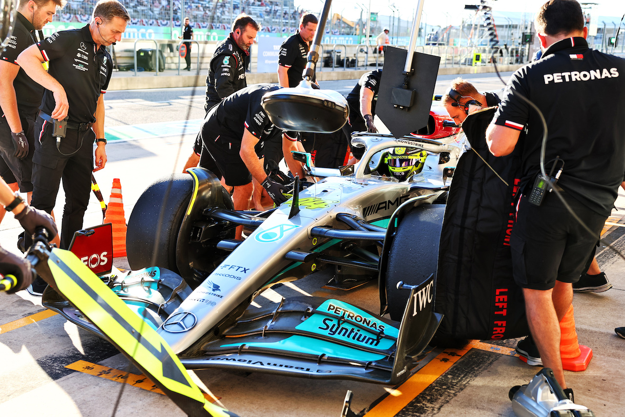 GP STATI UNITI, Lewis Hamilton (GBR) Mercedes AMG F1 W13 with Pirelli prototype tyres.
21.10.2022. Formula 1 World Championship, Rd 19, United States Grand Prix, Austin, Texas, USA, Practice Day.
- www.xpbimages.com, EMail: requests@xpbimages.com © Copyright: Batchelor / XPB Images