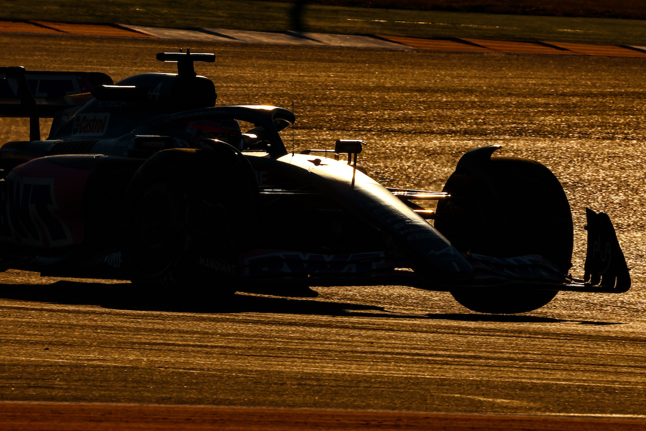 GP STATI UNITI, Fernando Alonso (ESP), Alpine F1 Team 
21.10.2022. Formula 1 World Championship, Rd 19, United States Grand Prix, Austin, Texas, USA, Practice Day.
- www.xpbimages.com, EMail: requests@xpbimages.com ¬© Copyright: Charniaux / XPB Images