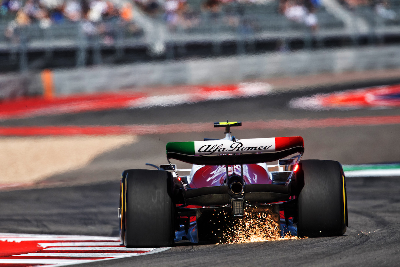 GP STATI UNITI, Guanyu Zhou (CHN) Alfa Romeo F1 Team C42.
21.10.2022. Formula 1 World Championship, Rd 19, United States Grand Prix, Austin, Texas, USA, Practice Day.
- www.xpbimages.com, EMail: requests@xpbimages.com © Copyright: Price / XPB Images