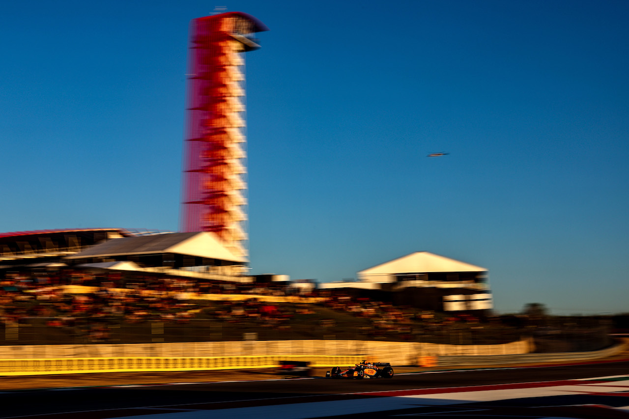 GP STATI UNITI, Lando Norris (GBR), McLaren F1 Team 
21.10.2022. Formula 1 World Championship, Rd 19, United States Grand Prix, Austin, Texas, USA, Practice Day.
- www.xpbimages.com, EMail: requests@xpbimages.com ¬© Copyright: Charniaux / XPB Images