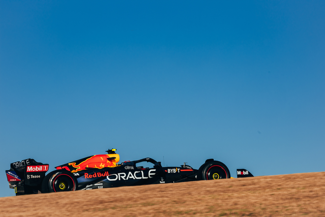 GP STATI UNITI, Sergio Perez (MEX) Red Bull Racing RB18.
21.10.2022. Formula 1 World Championship, Rd 19, United States Grand Prix, Austin, Texas, USA, Practice Day.
- www.xpbimages.com, EMail: requests@xpbimages.com © Copyright: Bearne / XPB Images