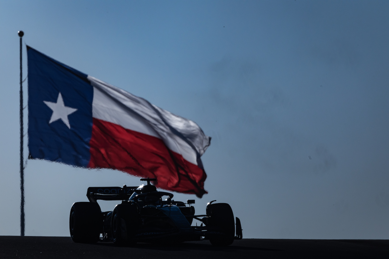 GP STATI UNITI, Lance Stroll (CDN) Aston Martin F1 Team AMR22.
21.10.2022. Formula 1 World Championship, Rd 19, United States Grand Prix, Austin, Texas, USA, Practice Day.
- www.xpbimages.com, EMail: requests@xpbimages.com © Copyright: Bearne / XPB Images