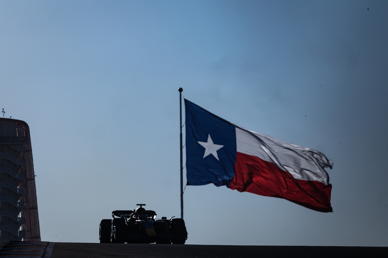 GP STATI UNITI, Max Verstappen (NLD) Red Bull Racing RB18.
21.10.2022. Formula 1 World Championship, Rd 19, United States Grand Prix, Austin, Texas, USA, Practice Day.
- www.xpbimages.com, EMail: requests@xpbimages.com © Copyright: Bearne / XPB Images