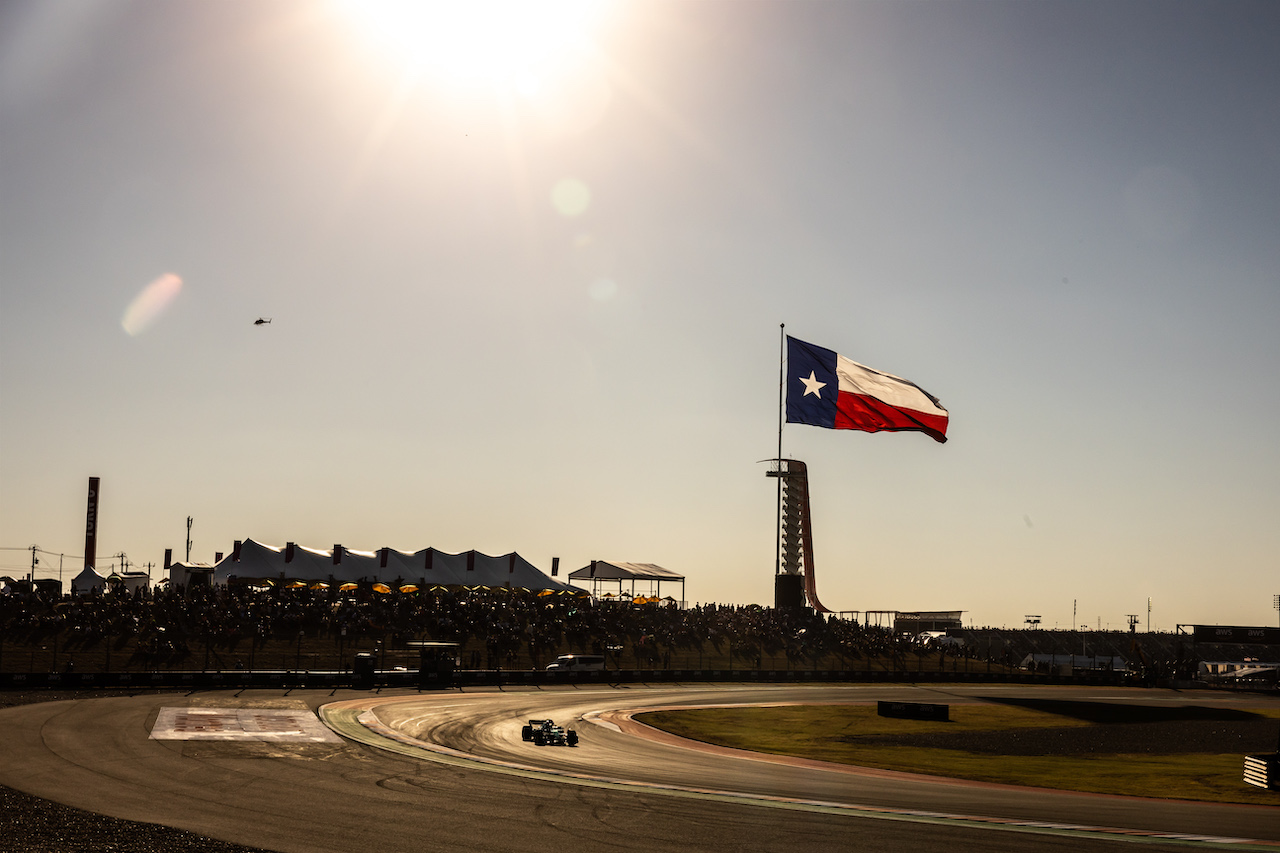 GP STATI UNITI, Lance Stroll (CDN) Aston Martin F1 Team AMR22.
21.10.2022. Formula 1 World Championship, Rd 19, United States Grand Prix, Austin, Texas, USA, Practice Day.
- www.xpbimages.com, EMail: requests@xpbimages.com © Copyright: Bearne / XPB Images