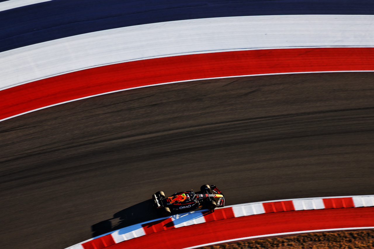 GP STATI UNITI, Sergio Perez (MEX) Red Bull Racing RB18.
21.10.2022. Formula 1 World Championship, Rd 19, United States Grand Prix, Austin, Texas, USA, Practice Day.
 - www.xpbimages.com, EMail: requests@xpbimages.com © Copyright: Coates / XPB Images