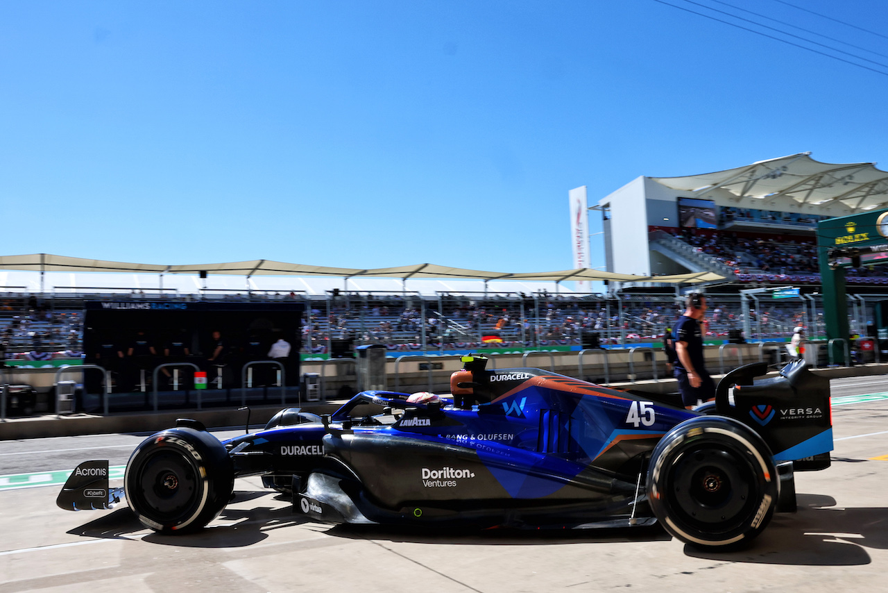 GP STATI UNITI, Logan Sargeant (USA) Williams Racing FW44 Academy Driver leaves the pits.
21.10.2022. Formula 1 World Championship, Rd 19, United States Grand Prix, Austin, Texas, USA, Practice Day.
- www.xpbimages.com, EMail: requests@xpbimages.com © Copyright: Batchelor / XPB Images