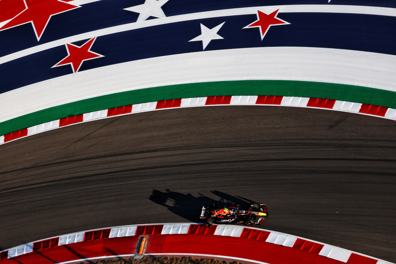 GP STATI UNITI, Sergio Perez (MEX) Red Bull Racing RB18.
21.10.2022. Formula 1 World Championship, Rd 19, United States Grand Prix, Austin, Texas, USA, Practice Day.
 - www.xpbimages.com, EMail: requests@xpbimages.com © Copyright: Coates / XPB Images