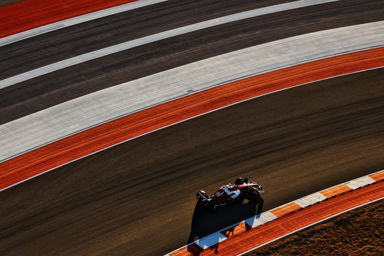 GP STATI UNITI, Guanyu Zhou (CHN) Alfa Romeo F1 Team C42.
21.10.2022. Formula 1 World Championship, Rd 19, United States Grand Prix, Austin, Texas, USA, Practice Day.
 - www.xpbimages.com, EMail: requests@xpbimages.com © Copyright: Coates / XPB Images