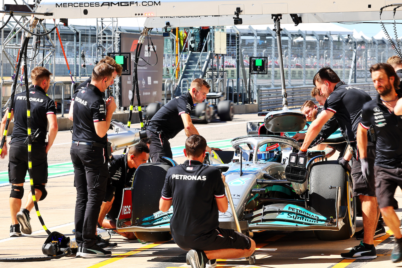 GP STATI UNITI, George Russell (GBR) Mercedes AMG F1 W13 in the pits.
21.10.2022. Formula 1 World Championship, Rd 19, United States Grand Prix, Austin, Texas, USA, Practice Day.
- www.xpbimages.com, EMail: requests@xpbimages.com © Copyright: Batchelor / XPB Images