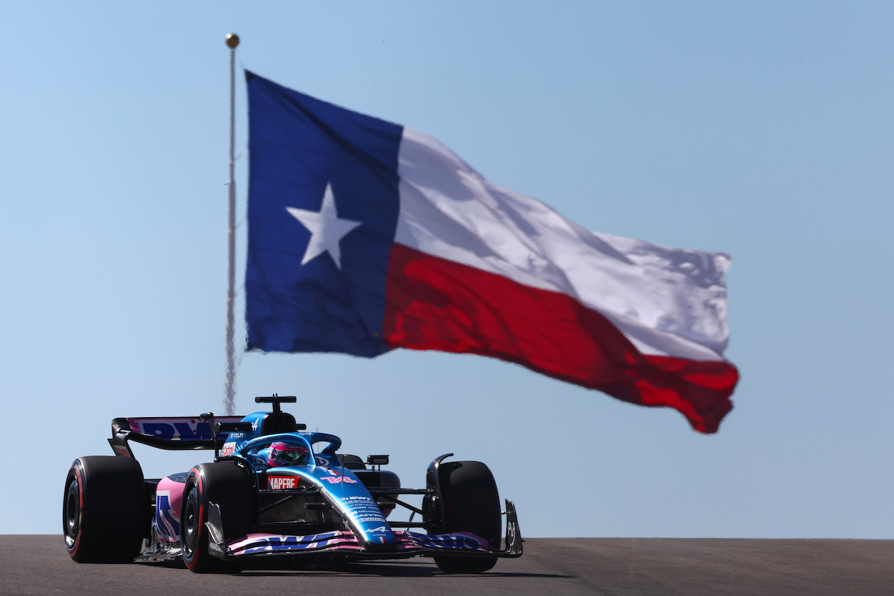 GP STATI UNITI, Fernando Alonso (ESP), Alpine F1 Team 
21.10.2022. Formula 1 World Championship, Rd 19, United States Grand Prix, Austin, Texas, USA, Practice Day.
- www.xpbimages.com, EMail: requests@xpbimages.com ¬© Copyright: Charniaux / XPB Images