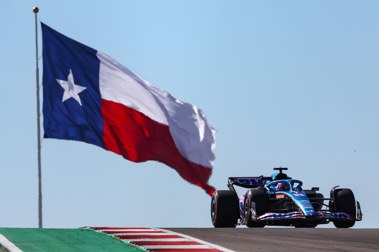 GP STATI UNITI, Fernando Alonso (ESP), Alpine F1 Team 
21.10.2022. Formula 1 World Championship, Rd 19, United States Grand Prix, Austin, Texas, USA, Practice Day.
- www.xpbimages.com, EMail: requests@xpbimages.com ¬© Copyright: Charniaux / XPB Images