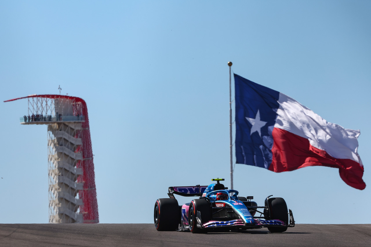 GP STATI UNITI, Esteban Ocon (FRA), Alpine F1 Team 
21.10.2022. Formula 1 World Championship, Rd 19, United States Grand Prix, Austin, Texas, USA, Practice Day.
- www.xpbimages.com, EMail: requests@xpbimages.com © Copyright: Charniaux / XPB Images