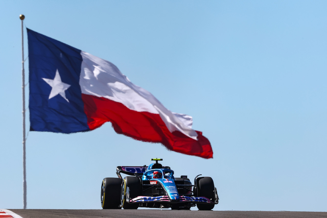 GP STATI UNITI, Esteban Ocon (FRA), Alpine F1 Team 
21.10.2022. Formula 1 World Championship, Rd 19, United States Grand Prix, Austin, Texas, USA, Practice Day.
- www.xpbimages.com, EMail: requests@xpbimages.com ¬© Copyright: Charniaux / XPB Images