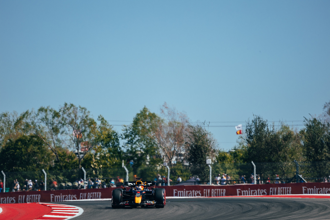 GP STATI UNITI, Max Verstappen (NLD) Red Bull Racing RB18.
21.10.2022. Formula 1 World Championship, Rd 19, United States Grand Prix, Austin, Texas, USA, Practice Day.
- www.xpbimages.com, EMail: requests@xpbimages.com © Copyright: Bearne / XPB Images