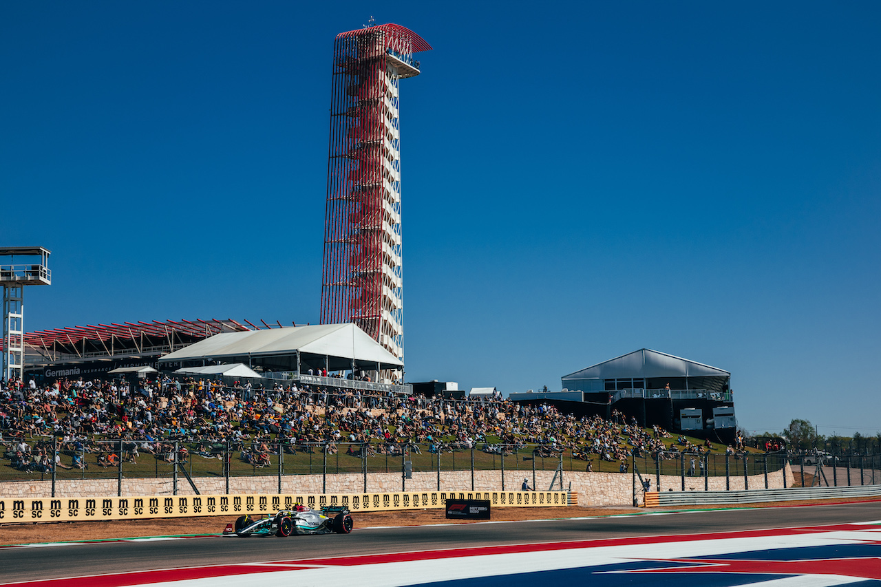 GP STATI UNITI, Lewis Hamilton (GBR) Mercedes AMG F1 W13.
21.10.2022. Formula 1 World Championship, Rd 19, United States Grand Prix, Austin, Texas, USA, Practice Day.
- www.xpbimages.com, EMail: requests@xpbimages.com © Copyright: Bearne / XPB Images