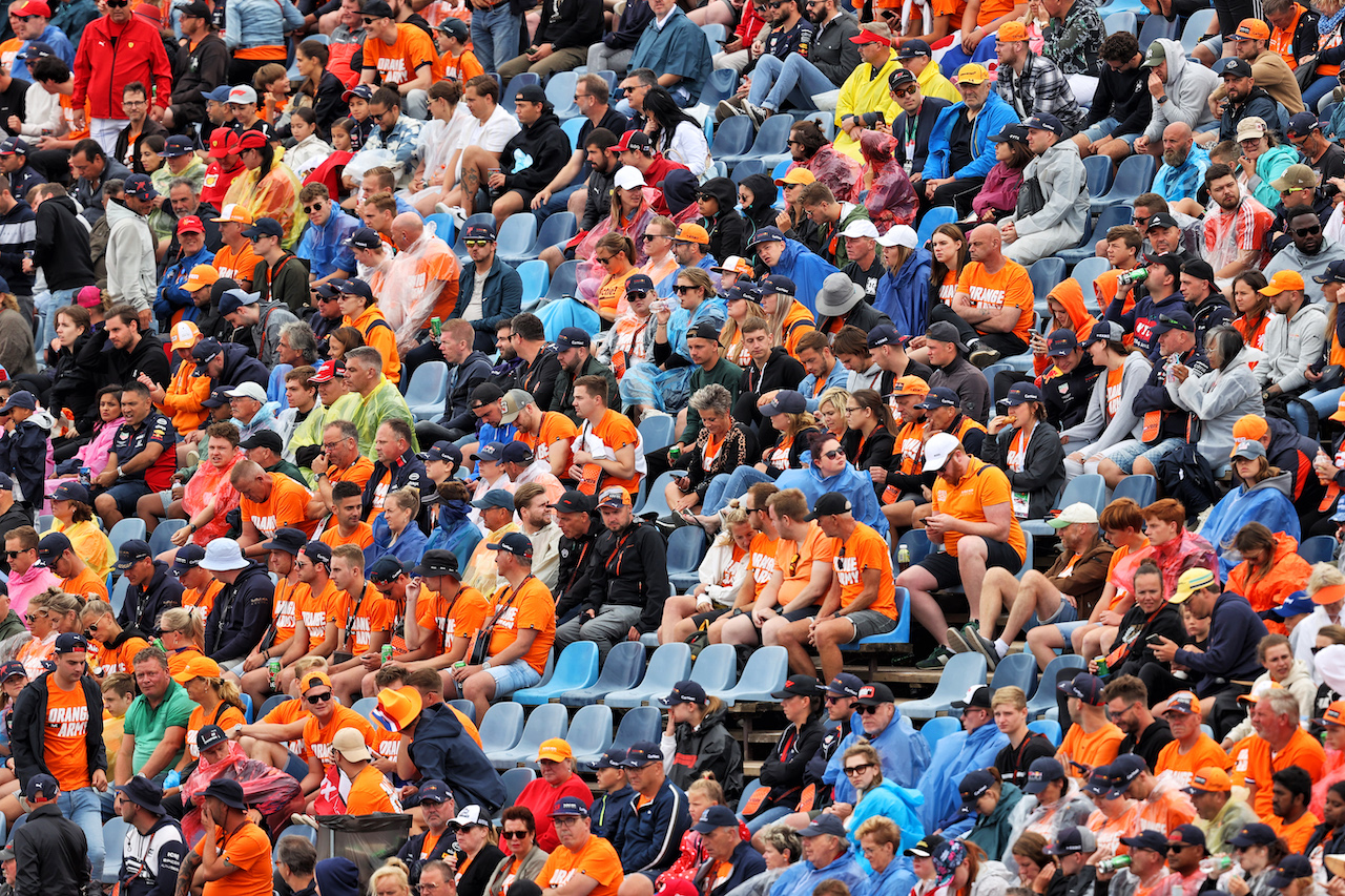 GP UNGHERIA, Circuit Atmosfera - fans in the grandstand.
31.07.2022. Formula 1 World Championship, Rd 13, Hungarian Grand Prix, Budapest, Hungary, Gara Day.
- www.xpbimages.com, EMail: requests@xpbimages.com © Copyright: Moy / XPB Images