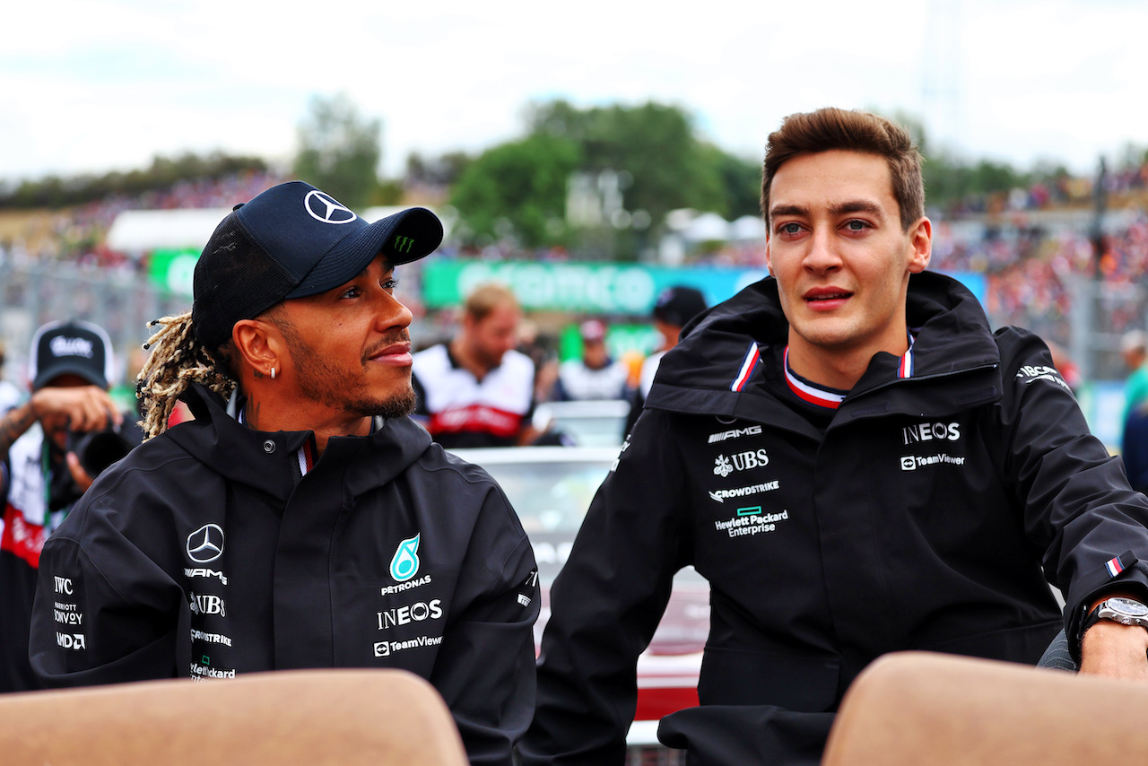 GP UNGHERIA, (L to R): Lewis Hamilton (GBR) Mercedes AMG F1 e team mate George Russell (GBR) Mercedes AMG F1 on the drivers parade.
31.07.2022. Formula 1 World Championship, Rd 13, Hungarian Grand Prix, Budapest, Hungary, Gara Day.
- www.xpbimages.com, EMail: requests@xpbimages.com © Copyright: Batchelor / XPB Images