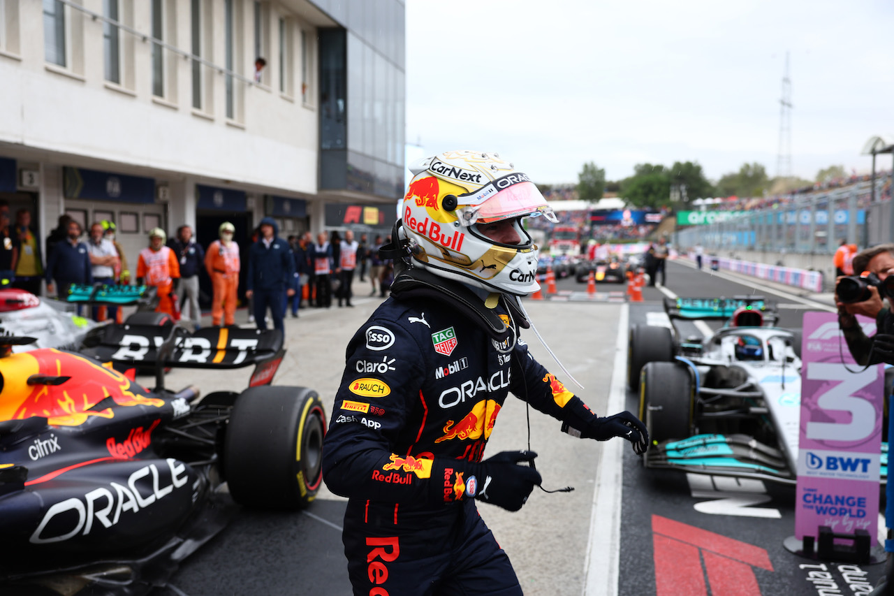 GP UNGHERIA, 1st place Max Verstappen (NLD) Red Bull Racing RB18.
31.07.2022. Formula 1 World Championship, Rd 13, Hungarian Grand Prix, Budapest, Hungary, Gara Day.
- www.xpbimages.com, EMail: requests@xpbimages.com © Copyright: Batchelor / XPB Images