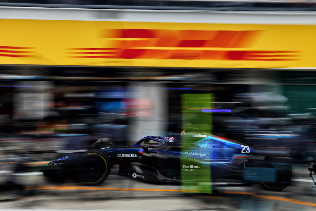 GP UNGHERIA, Alexander Albon (THA) Williams Racing FW44 makes a pit stop.
31.07.2022. Formula 1 World Championship, Rd 13, Hungarian Grand Prix, Budapest, Hungary, Gara Day.
- www.xpbimages.com, EMail: requests@xpbimages.com © Copyright: Batchelor / XPB Images