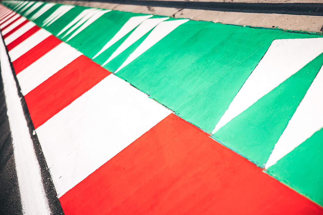GP UNGHERIA, Circuit Atmosfera - kerb detail.
28.07.2022. Formula 1 World Championship, Rd 13, Hungarian Grand Prix, Budapest, Hungary, Preparation Day.
- www.xpbimages.com, EMail: requests@xpbimages.com © Copyright: Bearne / XPB Images