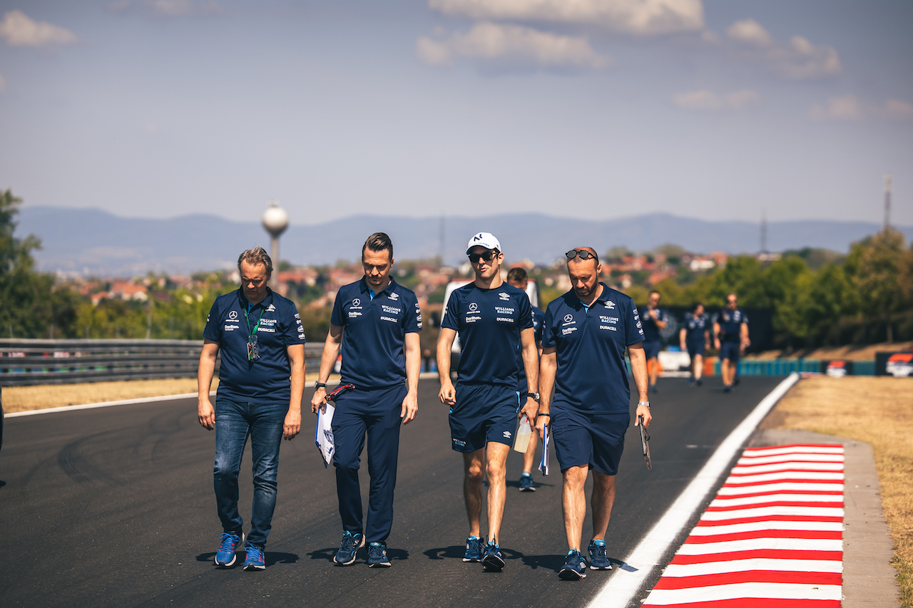 GP UNGHERIA, Nicholas Latifi (CDN) Williams Racing walks the circuit with the team.
28.07.2022. Formula 1 World Championship, Rd 13, Hungarian Grand Prix, Budapest, Hungary, Preparation Day.
- www.xpbimages.com, EMail: requests@xpbimages.com © Copyright: Bearne / XPB Images
