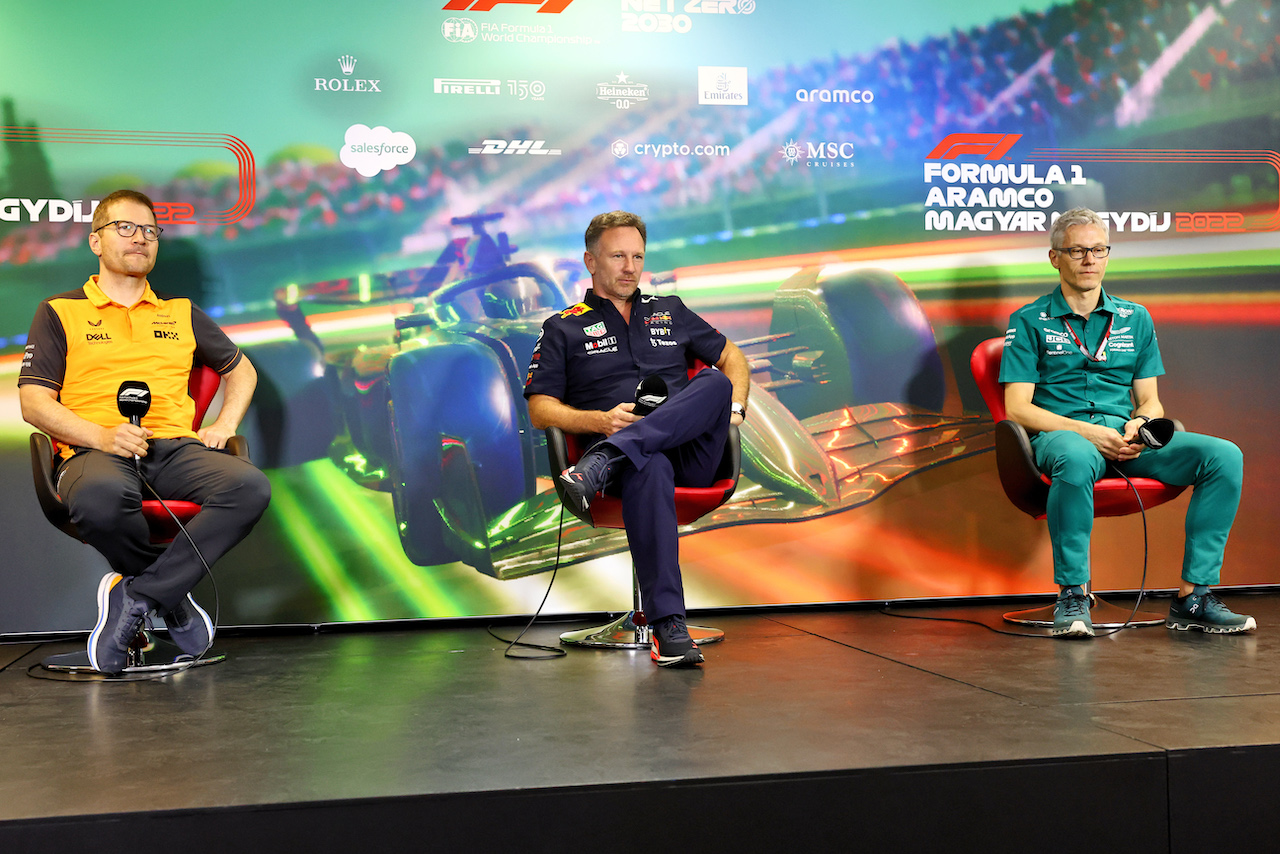 GP UNGHERIA, (L to R): Andreas Seidl, McLaren Managing Director; Christian Horner (GBR) Red Bull Racing Team Principal; e Mike Krack (LUX) Aston Martin F1 Team, Team Principal, in the FIA Press Conference.
30.07.2022. Formula 1 World Championship, Rd 13, Hungarian Grand Prix, Budapest, Hungary, Qualifiche Day.
- www.xpbimages.com, EMail: requests@xpbimages.com © Copyright: Charniaux / XPB Images