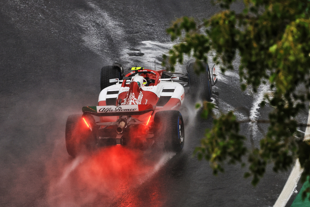 GP UNGHERIA, Guanyu Zhou (CHN) Alfa Romeo F1 Team C42.
30.07.2022. Formula 1 World Championship, Rd 13, Hungarian Grand Prix, Budapest, Hungary, Qualifiche Day.
- www.xpbimages.com, EMail: requests@xpbimages.com © Copyright: Bearne / XPB Images