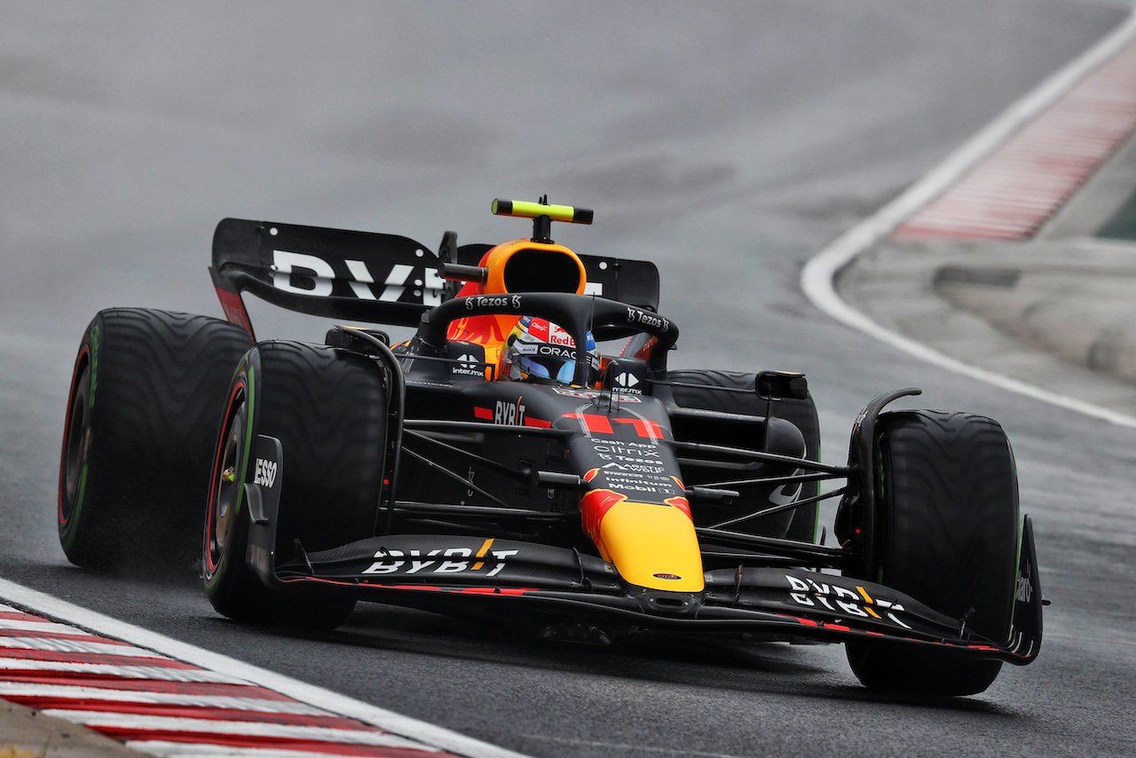 GP UNGHERIA, Sergio Perez (MEX) Red Bull Racing RB18.
30.07.2022. Formula 1 World Championship, Rd 13, Hungarian Grand Prix, Budapest, Hungary, Qualifiche Day.
- www.xpbimages.com, EMail: requests@xpbimages.com © Copyright: Moy / XPB Images