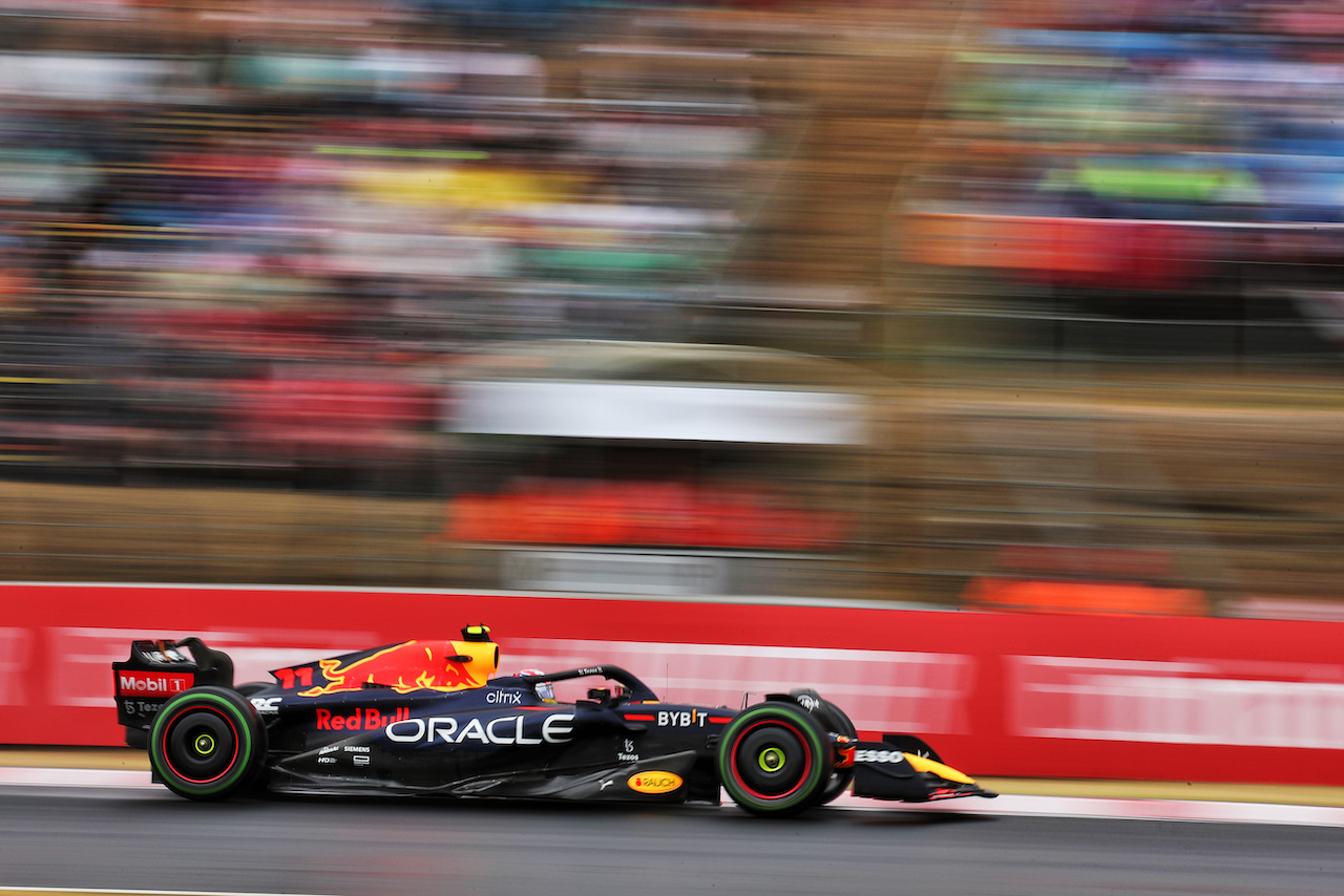 GP UNGHERIA, Sergio Perez (MEX) Red Bull Racing RB18.
30.07.2022. Formula 1 World Championship, Rd 13, Hungarian Grand Prix, Budapest, Hungary, Qualifiche Day.
 - www.xpbimages.com, EMail: requests@xpbimages.com © Copyright: Coates / XPB Images