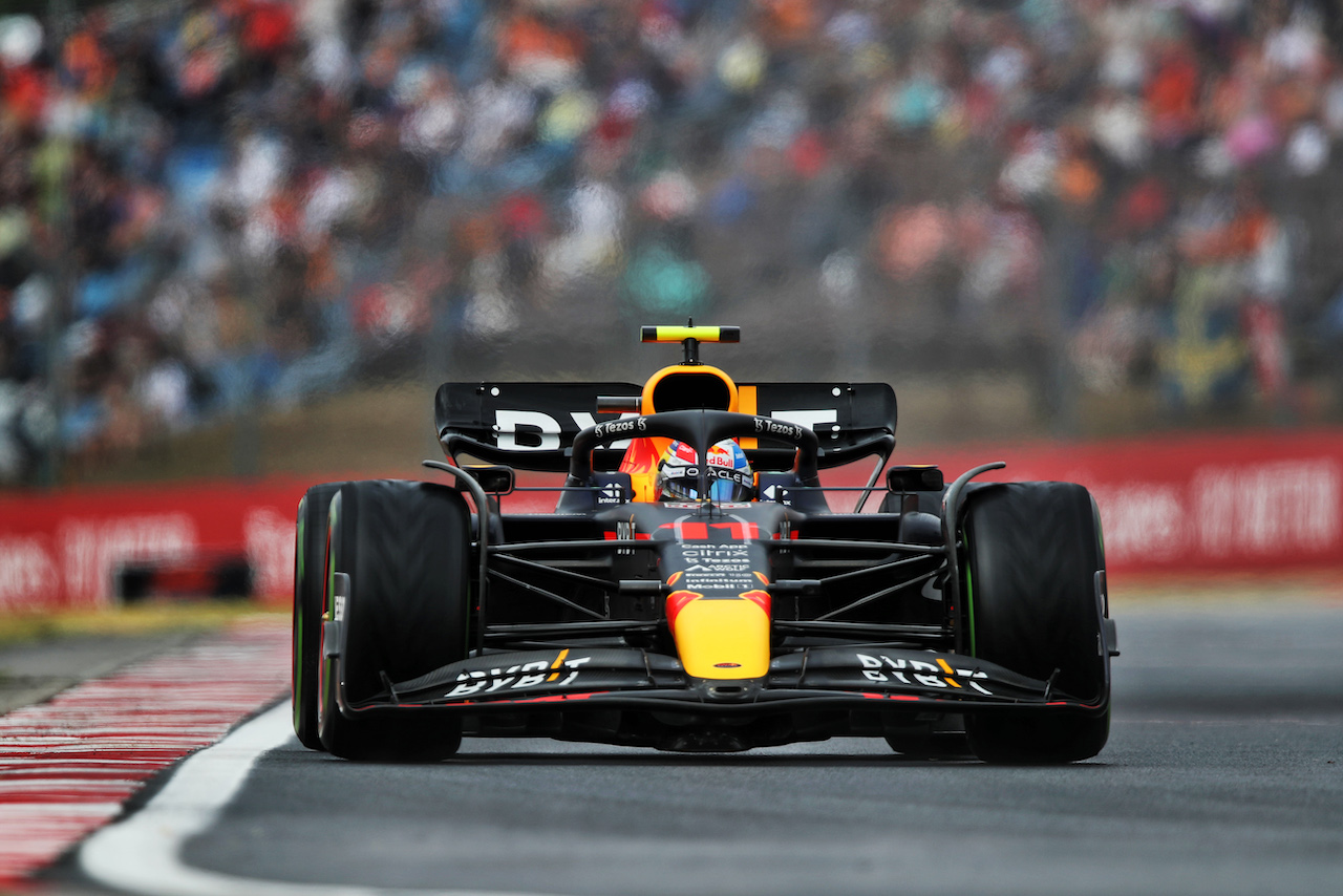 GP UNGHERIA, Sergio Perez (MEX) Red Bull Racing RB18.
30.07.2022. Formula 1 World Championship, Rd 13, Hungarian Grand Prix, Budapest, Hungary, Qualifiche Day.
 - www.xpbimages.com, EMail: requests@xpbimages.com © Copyright: Coates / XPB Images