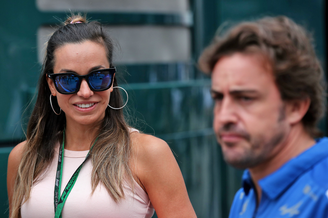 GP UNGHERIA, Andrea Schlager (AUT) Journalist with herr boyfriend Fernando Alonso (ESP) Alpine F1 Team.
30.07.2022. Formula 1 World Championship, Rd 13, Hungarian Grand Prix, Budapest, Hungary, Qualifiche Day.
 - www.xpbimages.com, EMail: requests@xpbimages.com © Copyright: Coates / XPB Images