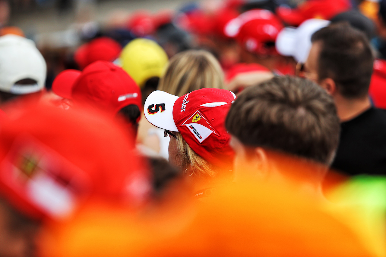 GP UNGHERIA, Circuit Atmosfera - fans in the grandstand.
30.07.2022. Formula 1 World Championship, Rd 13, Hungarian Grand Prix, Budapest, Hungary, Qualifiche Day.
- www.xpbimages.com, EMail: requests@xpbimages.com © Copyright: Moy / XPB Images