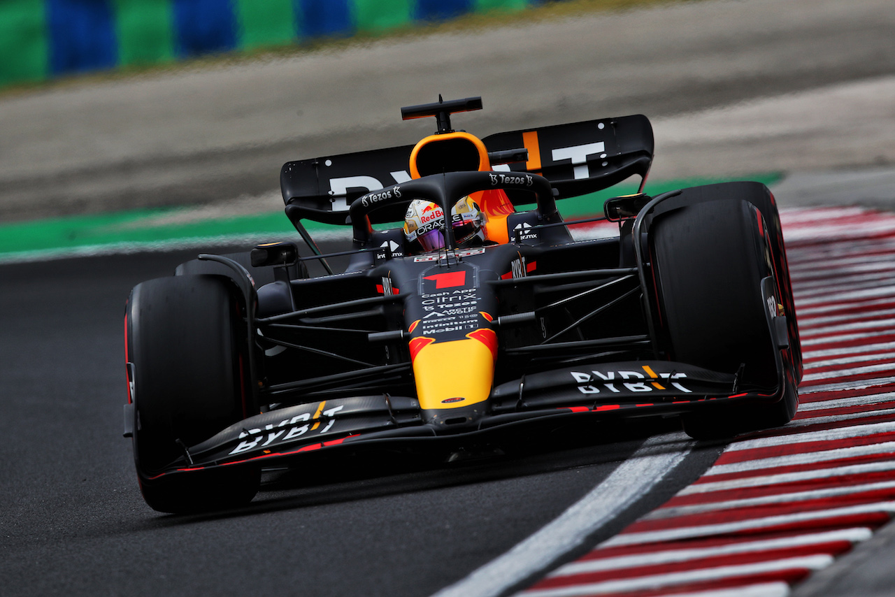 GP UNGHERIA, Max Verstappen (NLD) Red Bull Racing RB18.
30.07.2022. Formula 1 World Championship, Rd 13, Hungarian Grand Prix, Budapest, Hungary, Qualifiche Day.
 - www.xpbimages.com, EMail: requests@xpbimages.com © Copyright: Coates / XPB Images