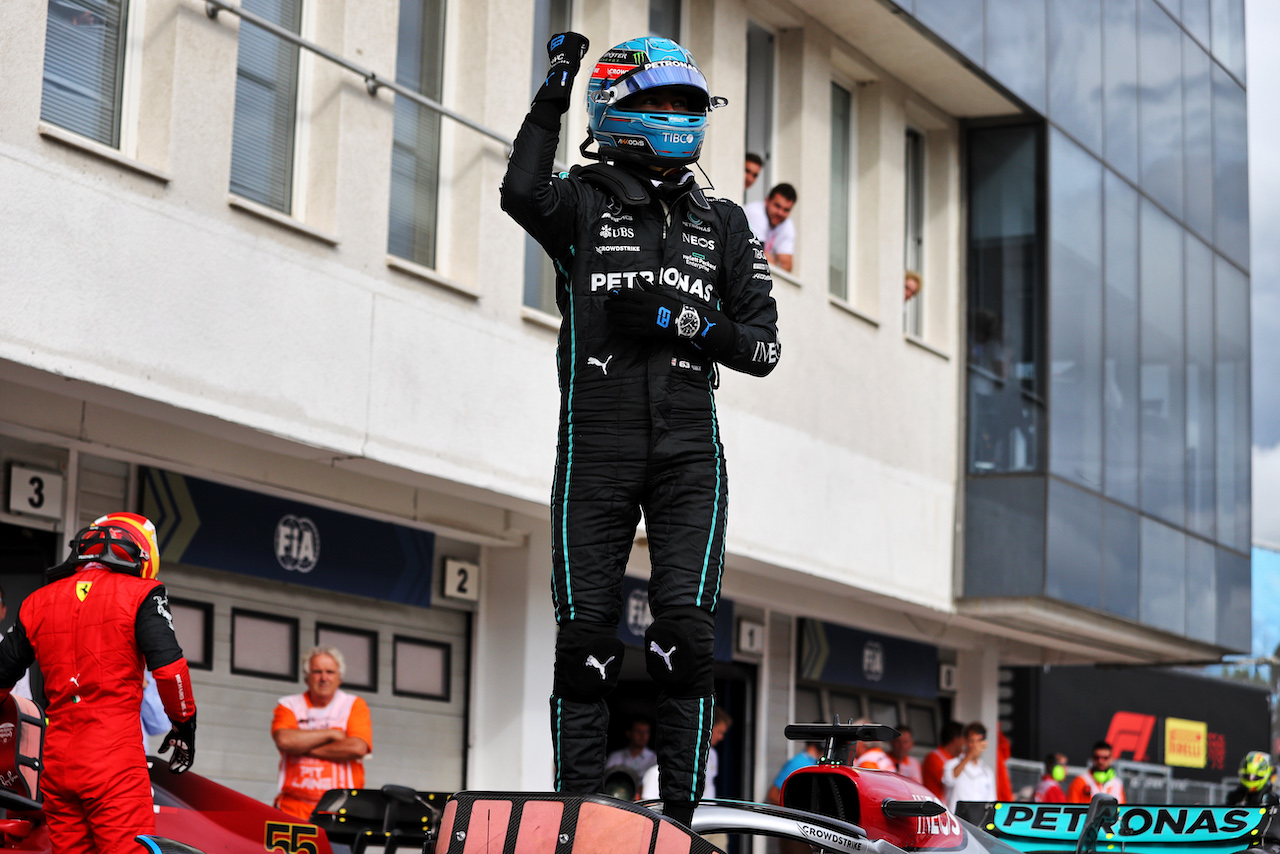 GP UNGHERIA, George Russell (GBR) Mercedes AMG F1 celebrates his pole position in qualifying parc ferme.
30.07.2022. Formula 1 World Championship, Rd 13, Hungarian Grand Prix, Budapest, Hungary, Qualifiche Day.
- www.xpbimages.com, EMail: requests@xpbimages.com © Copyright: Moy / XPB Images